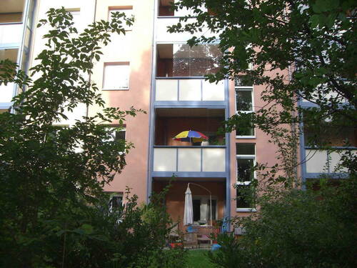 Balkon vom Garten - Etagenwohnung mit 75,00 m&sup2; in München zum Kaufen