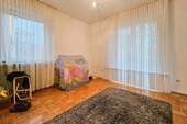Schlafzimmer EG - 5 Zimmer Mehrfamilienhaus, Wohnhaus in Offenbach am Main