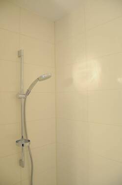 Duschbadewanne mit Glaswand - 