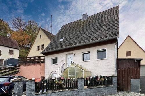 Bild 1 - Kleines Einfamilienhaus in Bruckberg für Heimwerker:innen