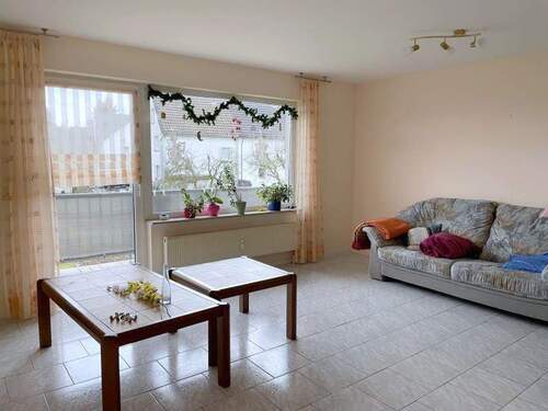 Wohnzimmer - Gemütliche 3 Zimmerwohnung mit Balkon und Stellplatz