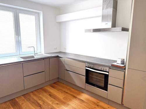 Küche - Modernisierte und geräumige Wohnung in zentraler Lage