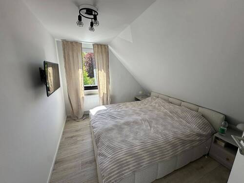 Schlafzimmer (Wohnung OG) - 