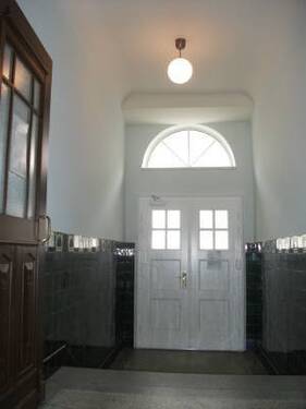 Hauseingang - 3 Zimmer Etagenwohnung zur Miete in Chemnitz