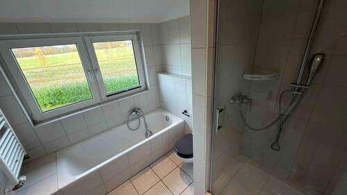 Vollbad im Obergeschoss - 