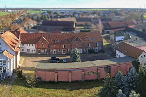 Blick in den Vier-Seitenhof 3 - 1 Zimmer Mehrfamilienhaus, Wohnhaus in Zörbig