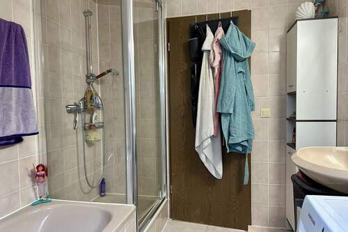 Badezimmer (Ansicht 2) - 