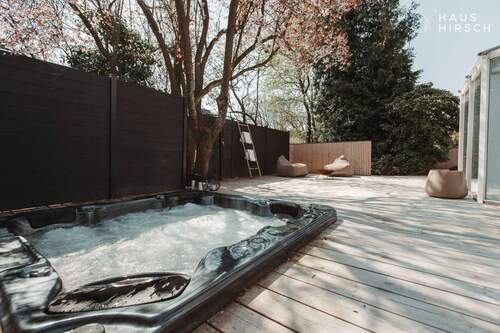 Jacuzzi - 