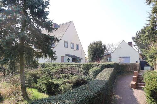 Zugang zum Wohnhaus - 5 Zimmer Doppelhaushälfte in Annaburg