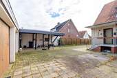 Hinterhof + Carport - 