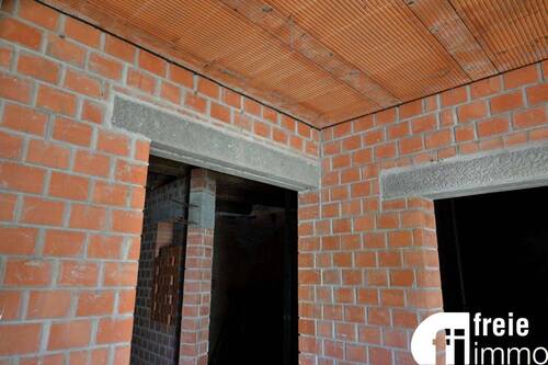 Erdgeschoss neue Wände mit neuer Geschossdecke - 