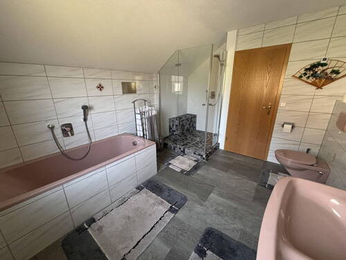 Bad mit Großraumdusche OG (2) - 