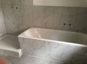 Badewanne und Dusche - 