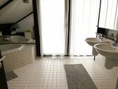 Großes Badezimmer mit ..... - 