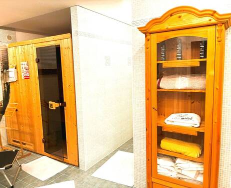 Saunabereich mit Dusche - 
