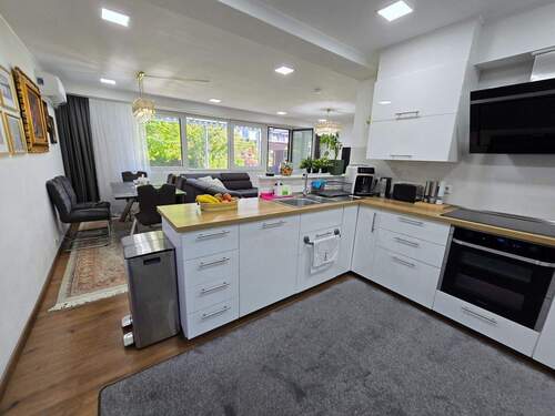 Wohnen EG - -- SANIERT -- Tolles Reihenendhaus mit Einbauküche und schönem Garten in Nürnberg Mögeldorf --