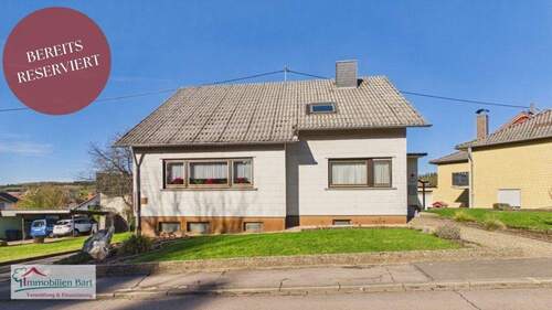 Bereits reserviert! - GREIMERATH (BEI ZERF): GEFPFLEGTES 1-2 FAMILIENHAUS 2 GARAGEN GARTEN IN TOP WOHNLAGE!