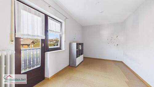 Schlafzimmer EG mit Zugang zum Balkon - 