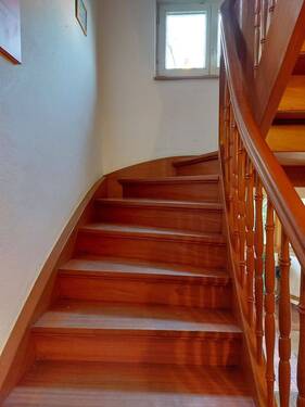 Großzügiges Treppenhaus - 