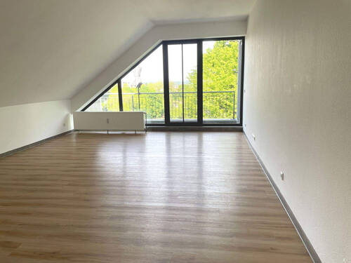 Wohnzimmer - 3 Zimmer Etagenwohnung zur Miete in Saarbrücken