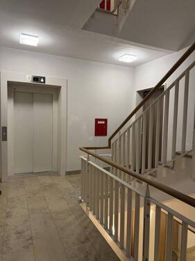 Treppenhaus Aufzug - 
