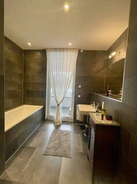 Bad mit Badewanne/Dusche - Etagenwohnung mit 120,00 m&sup2; in Berlin zum Kaufen