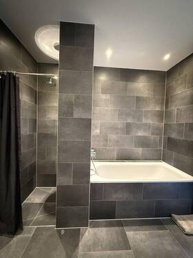 Badezimmer Dusche+Badewanne - 