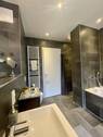 Bad mit Badewanne/Dusche - 