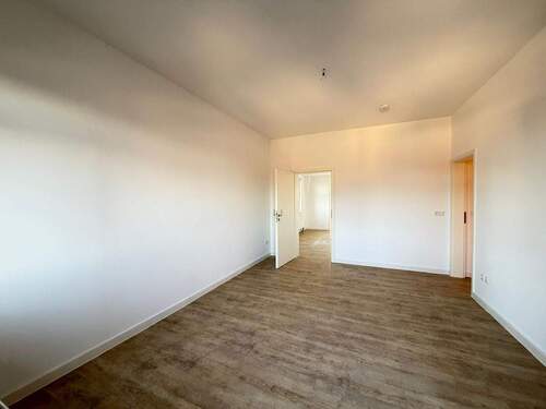 Geräumiges Wohnzimmer - 5 Zimmer Etagenwohnung in Görlitz