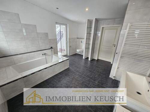 Dusch- und Wannenbad 2 OG - 