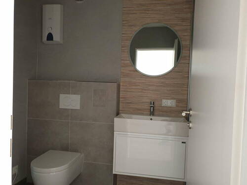 Badezimmer - modern eingericht - 