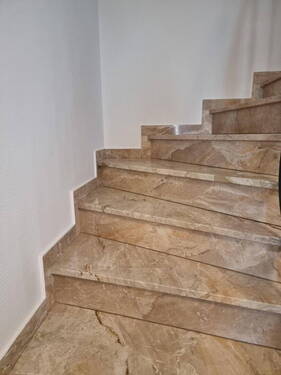 hochwertige Mamortreppe - 