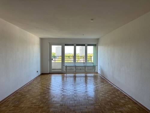Wohnen - Bezugsfreie 3 12 - Zimmer-Wohnung im 8. OG mit 2 Balkonen