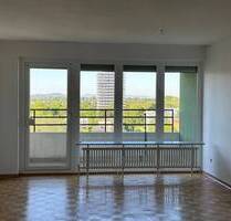 Bezugsfreie 3 12 - Zimmer-Wohnung im 8. OG mit 2 Balkonen - Lahr/Schwarzwald