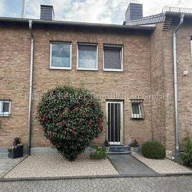 Hausansicht Straße - 4 Zimmer Reihenmittelhaus in Grefrath
