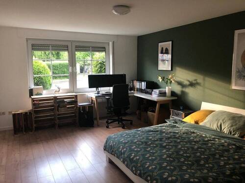 Schlafzimmer EG - 8 Zimmer Doppelhaushälfte zum Kaufen in Aachen