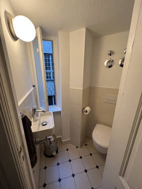 WC 1 von 2 - 