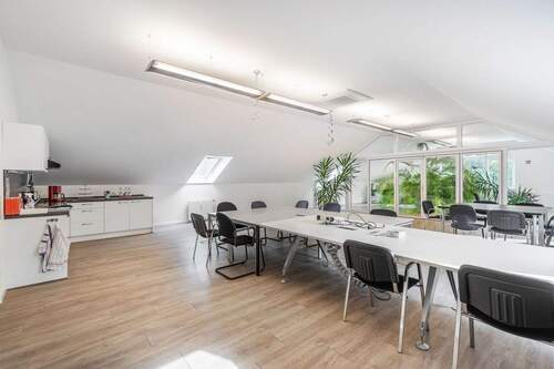 DG mit Seminarraum etc. - 