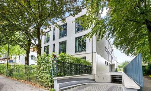 Gebäude Eingang Strasse - 