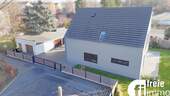 Hausansicht + Garage + Einfahrt - 