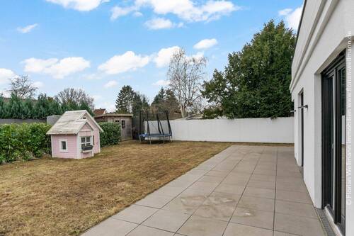 Terrasse mit Südwestausrichtung und (fast) ganztägig Sonne. - 