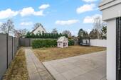 Umzäunter, sichtgeschützter Garten mit Gartenhaus, ... - 