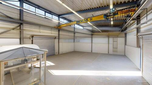 Buro-mit-Industiehalle-in-bester-Lage-und-Verkehrsanbindung-zur-Schweiz-Staircase-Defurnished - 