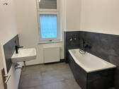 Modernes, kernsaniertes Bad - 4 Zimmer Terrassenwohnung zur Miete in Grünhainichen