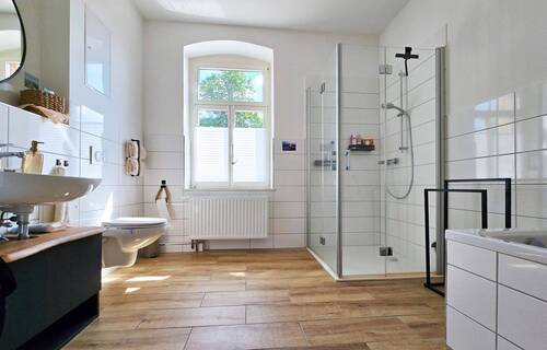 Badezimmer - Etagenwohnung mit 76,40 m&sup2; in Petersberg zur Miete