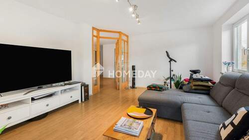 Wohnzimmer 2 - 3 Zimmer Etagenwohnung zum Kaufen in München