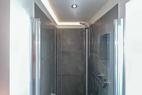 Dusche (DG) - 