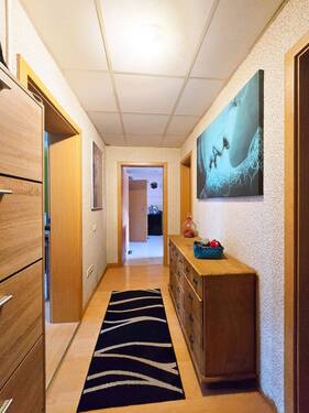 Flur - Etagenwohnung mit 78,00 m&sup2; in Köthen (Anhalt) zur Miete