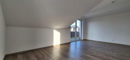 Wohnzimmer - 3 Zimmer Etagenwohnung zur Miete in Bergen auf Rügen