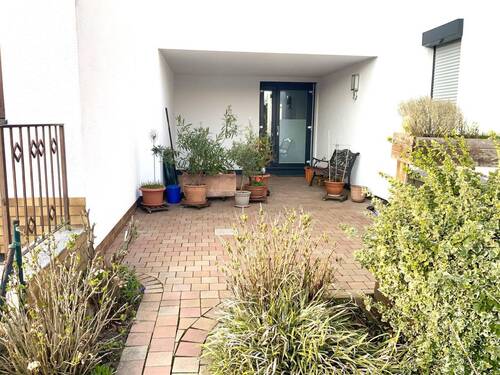 Überdachter Freisitz und Terrasse - 